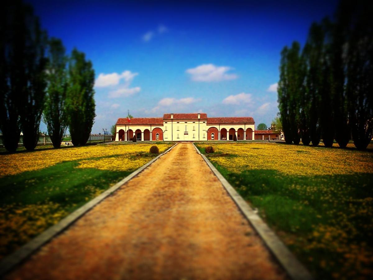 Villa Dello Spino Concordia sulla Secchia Luaran gambar