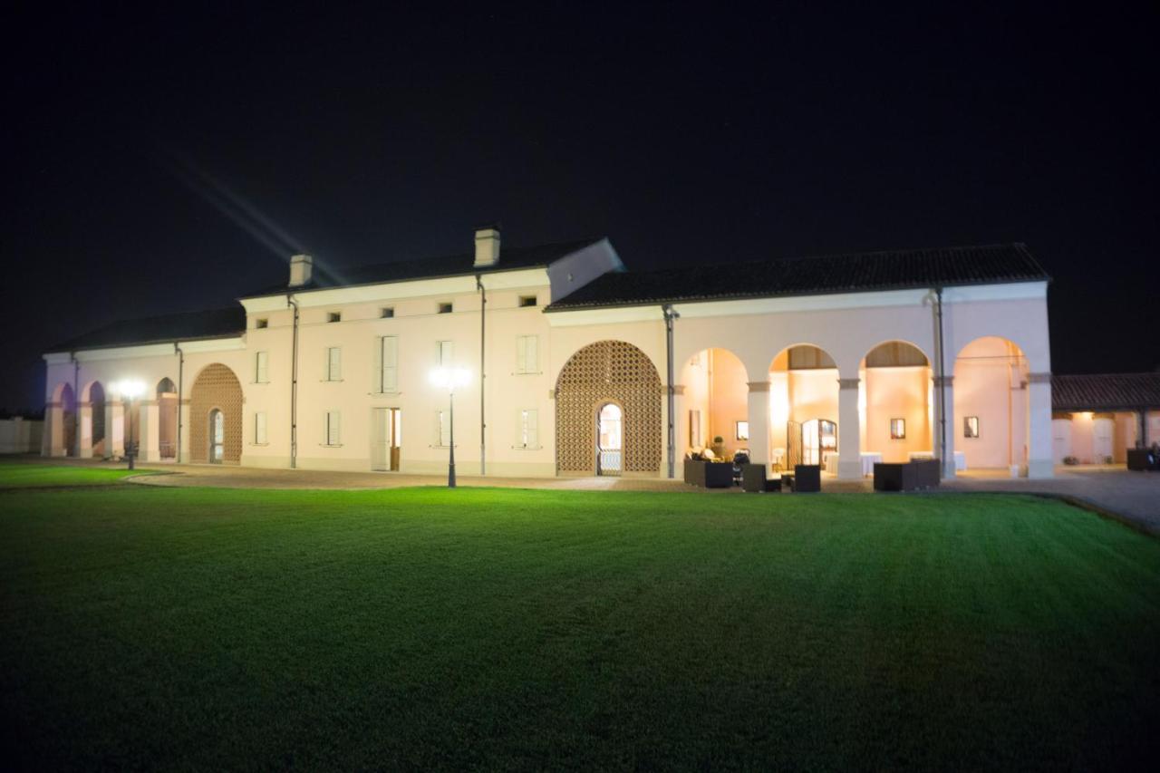 Villa Dello Spino Concordia sulla Secchia Luaran gambar